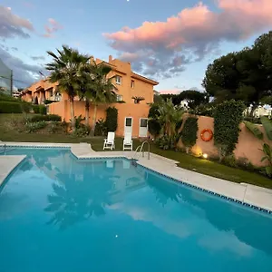 Séjour chez l'habitant Deluxe In Royal Cabopino Townhouse, Marbellac